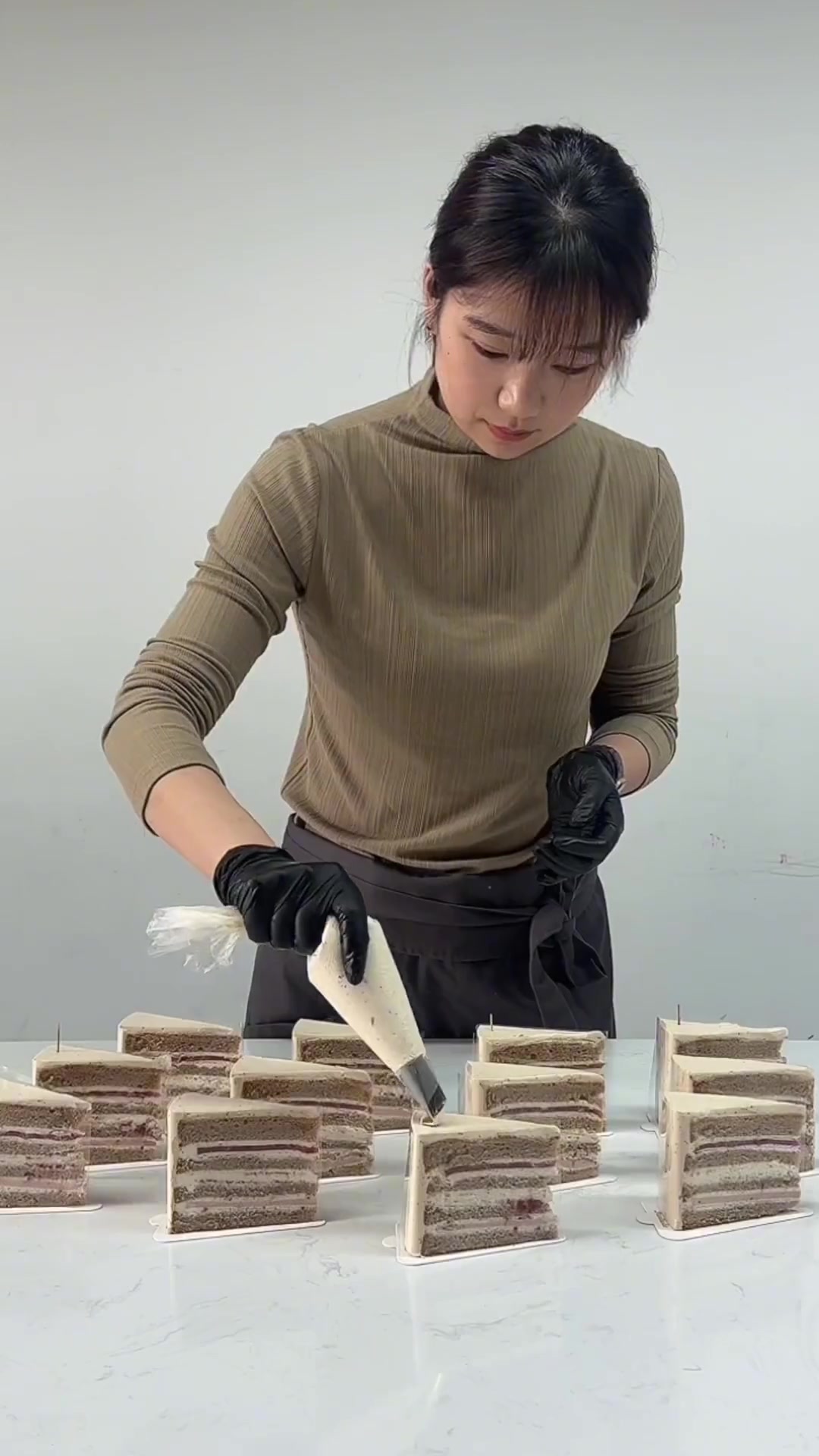 伯爵草莓蛋糕切块展示