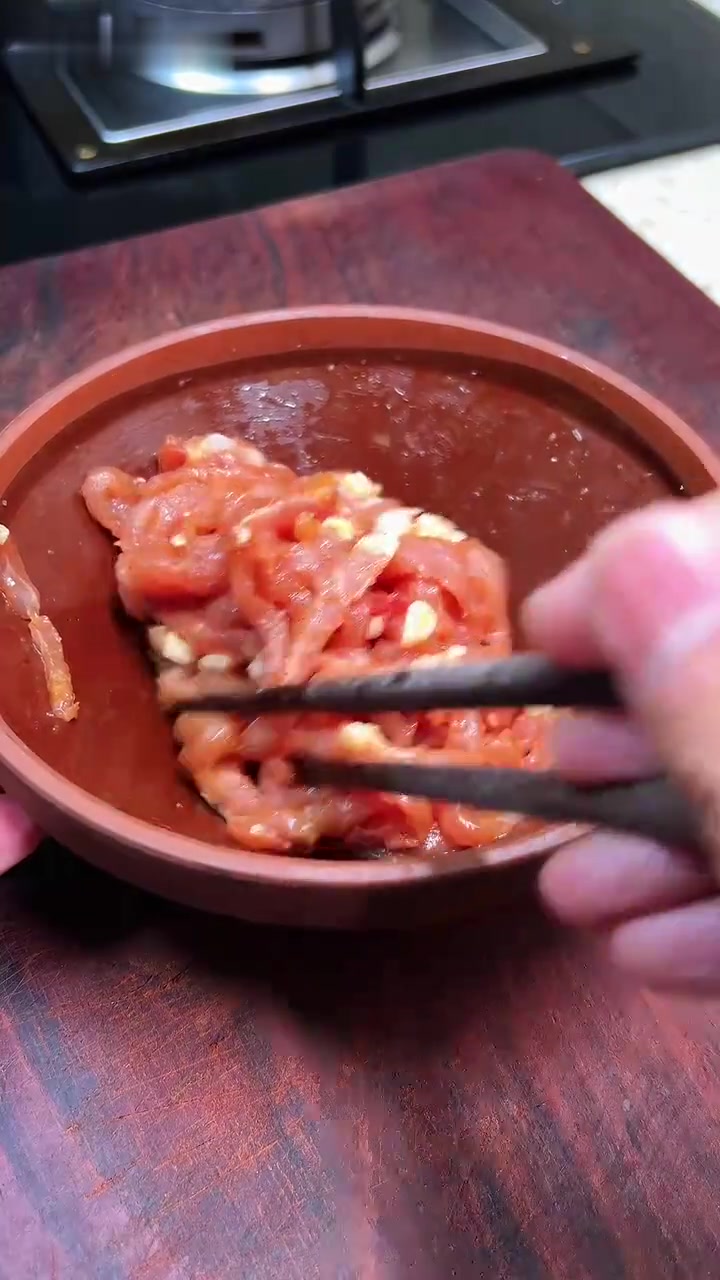青椒土豆炒肉丝的灵魂做法，配米饭能多吃两碗！