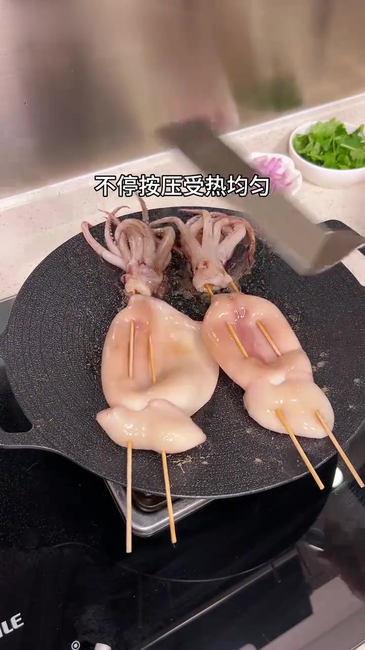 二人三餐锡纸小海鲜配鱼饼炒冷面,这份快乐谁懂?