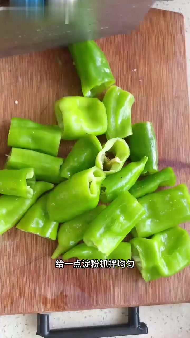 90后宝妈每天给全公司做工作餐：牛尾萝卜汤等四道菜