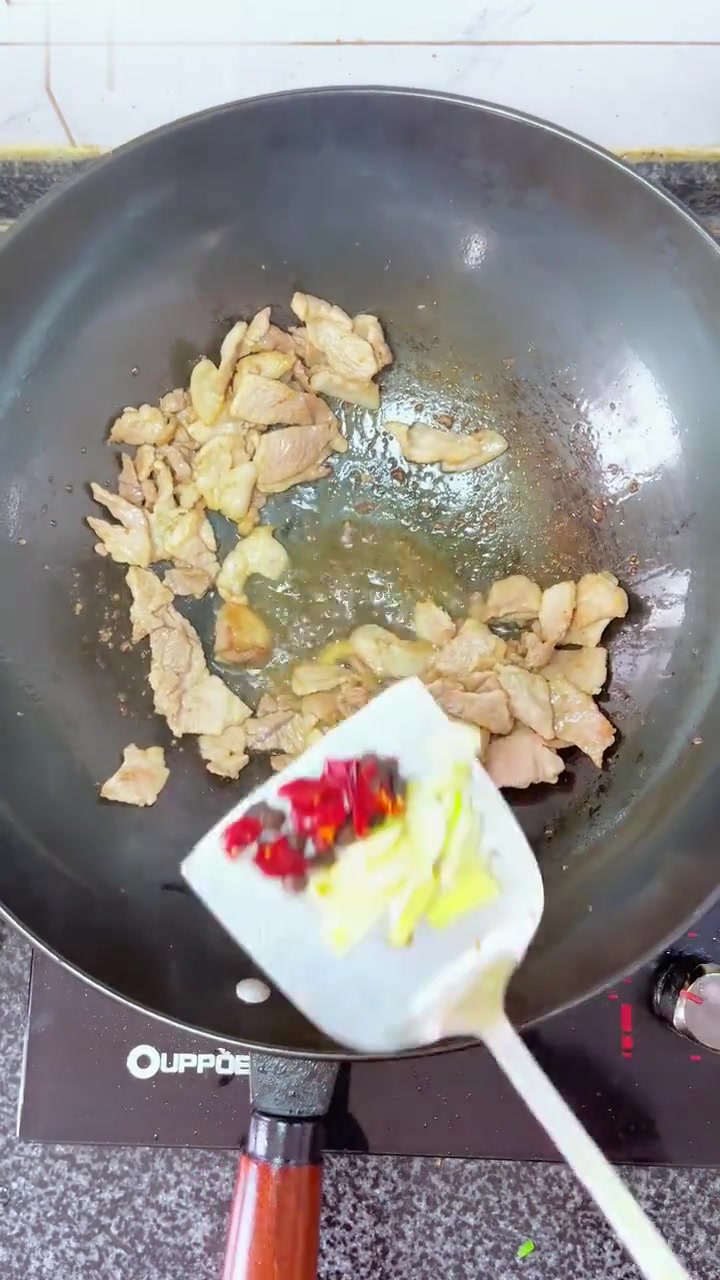 辣椒炒肉简单家常做法,好吃又下饭