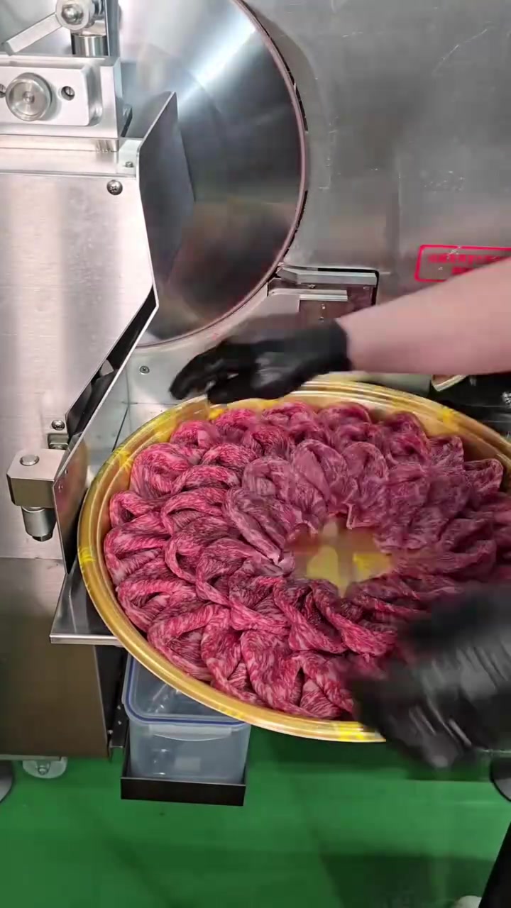 和牛牛肉卷摆盘的艺术