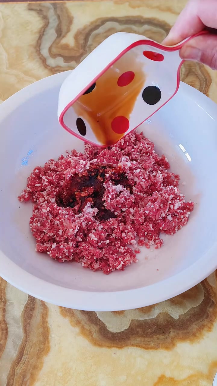 羊肉芹菜馅水饺调馅方法各个鲜嫩多汁不膻不柴老好吃了