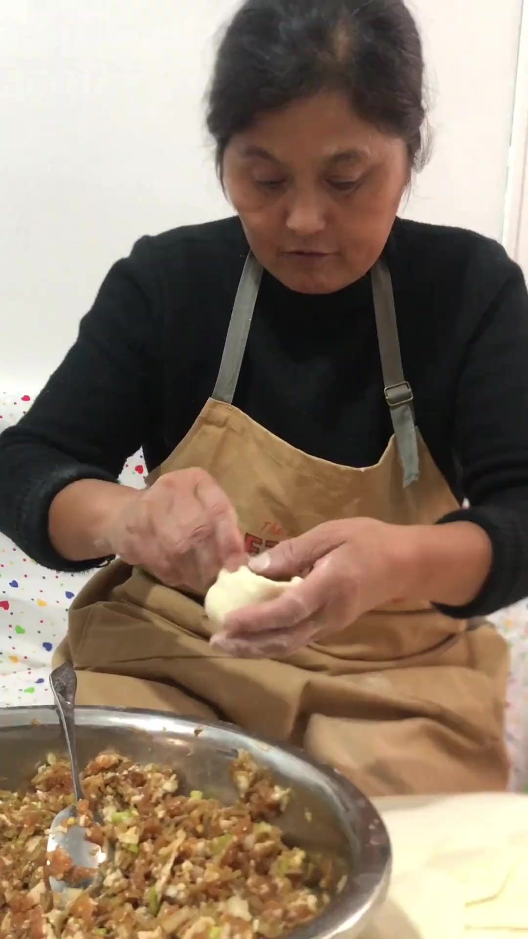 一个56岁的河南农村妇女勇闯深圳之摆摊卖包子馒头篇~
