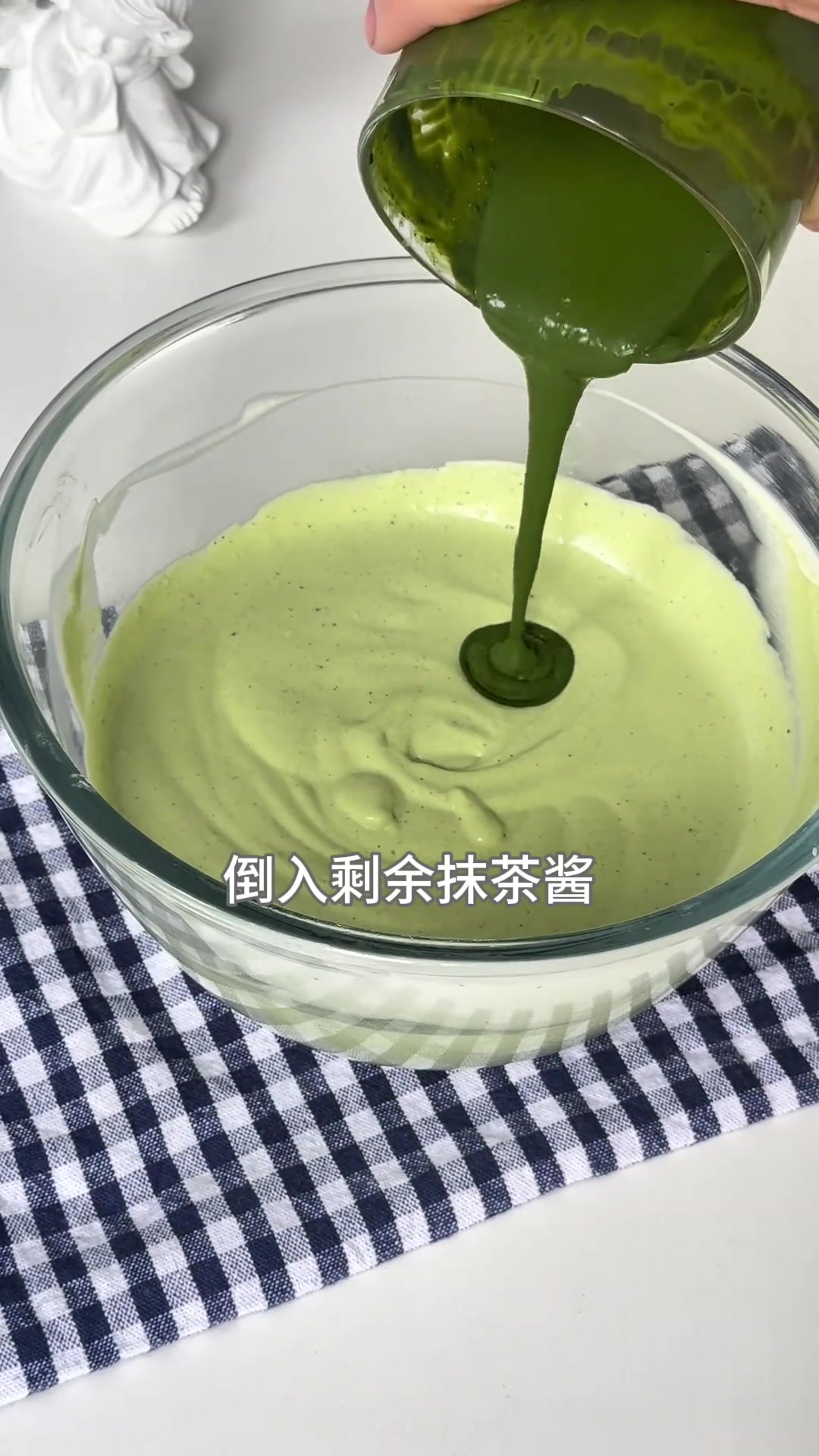 渐变抹茶芝士慕斯蛋糕，入口即化