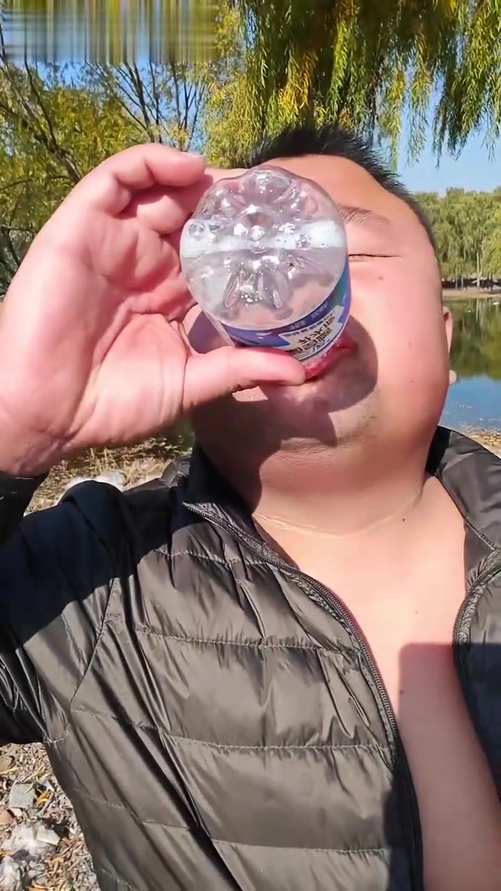 炸串配鱿鱼仔，爆籽拉丝也太噎，还得靠葡萄糖水救场！