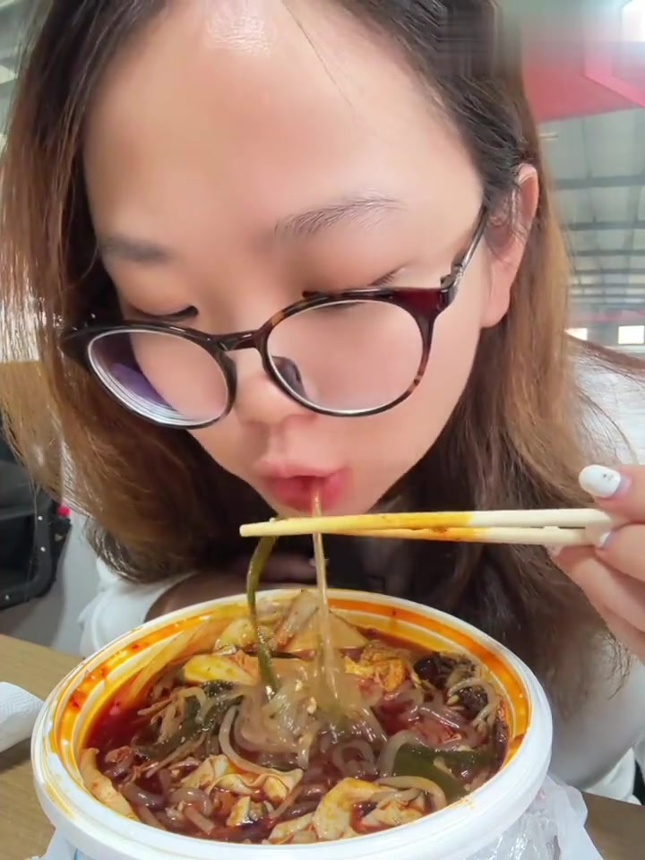 重麻重辣的芜湖麻辣烫，原来是这样的！