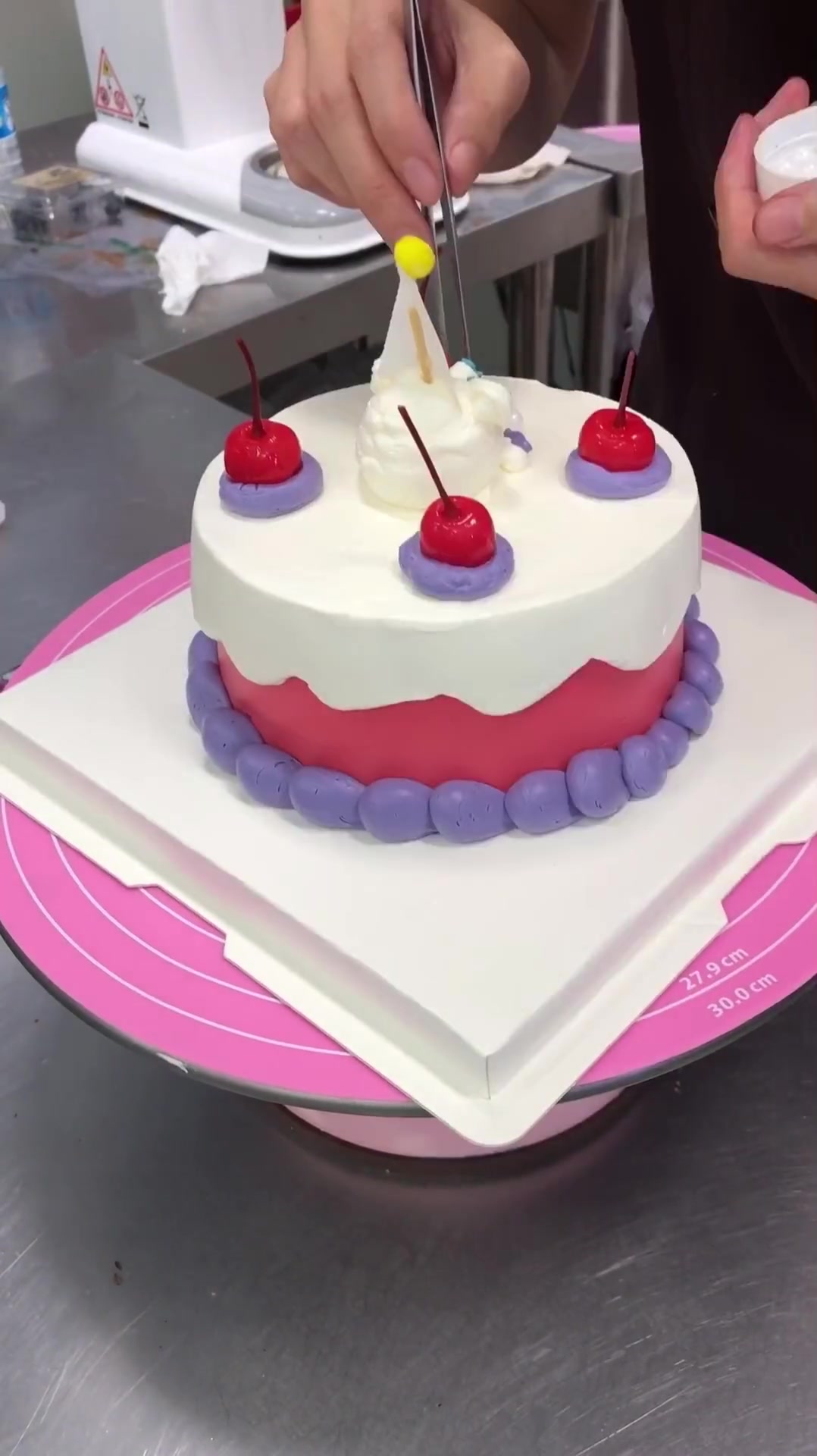 可爱手绘小熊卡通蛋糕,分享烘焙日常