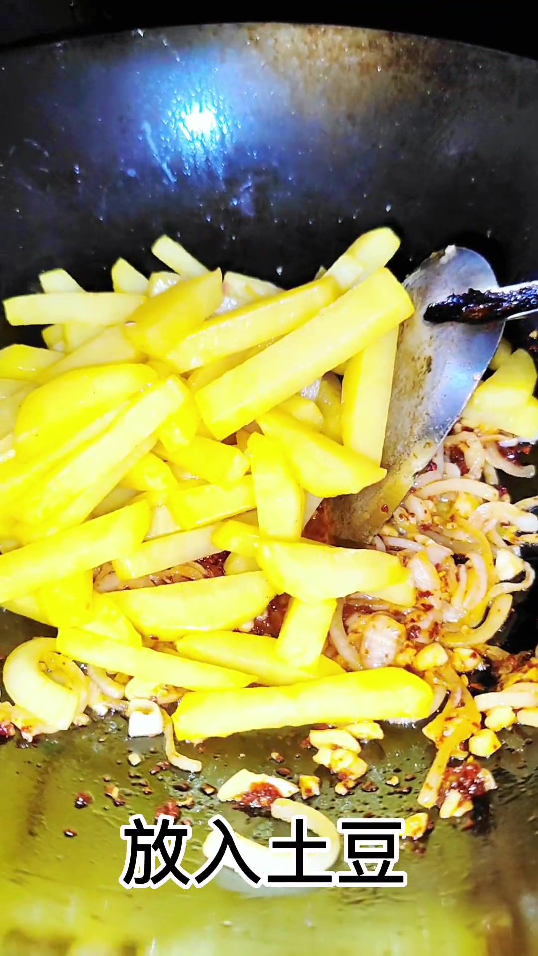 粉条炒土豆教程来啦，暑假美食这样做超有趣