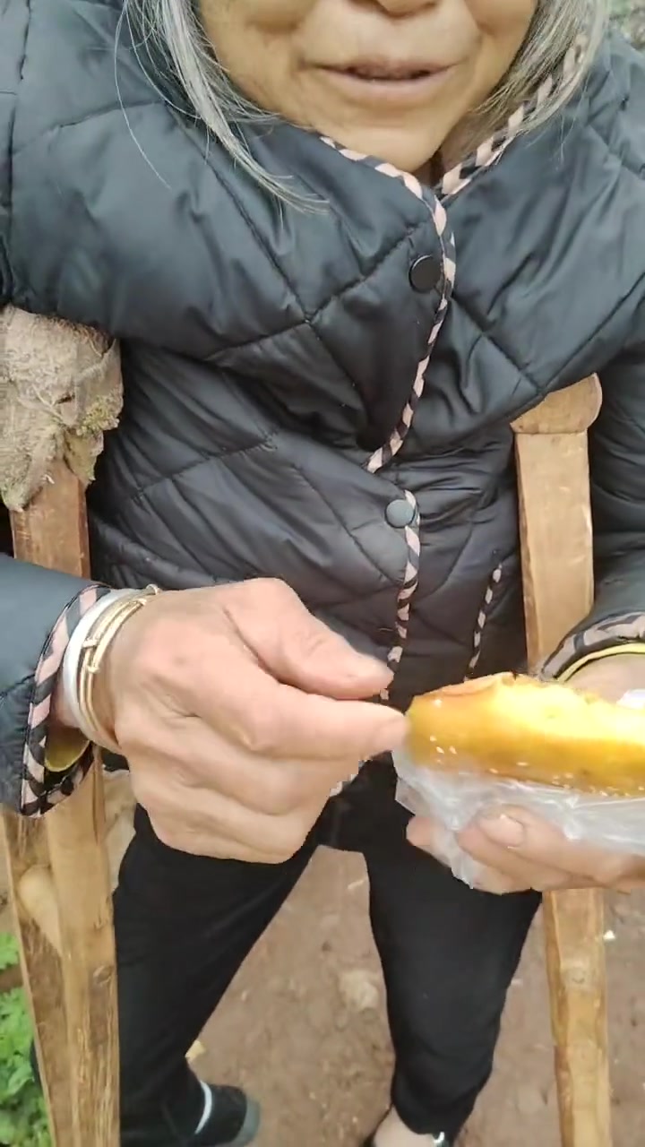 泡乎乎黄生生的土鸡蛋蛋清饼