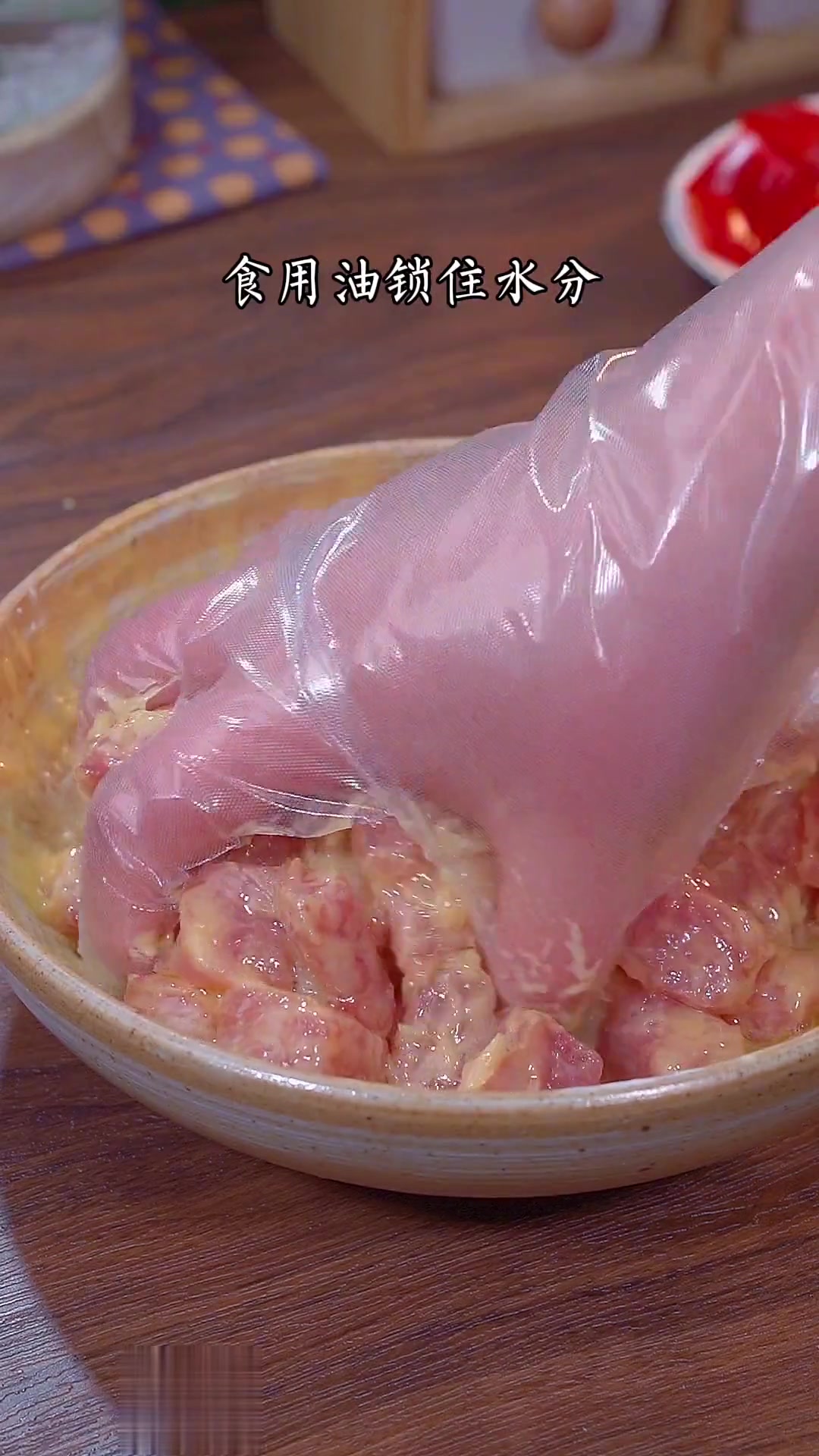 酸甜可口菠萝咕咾肉，一口一个好吃到转圈圈