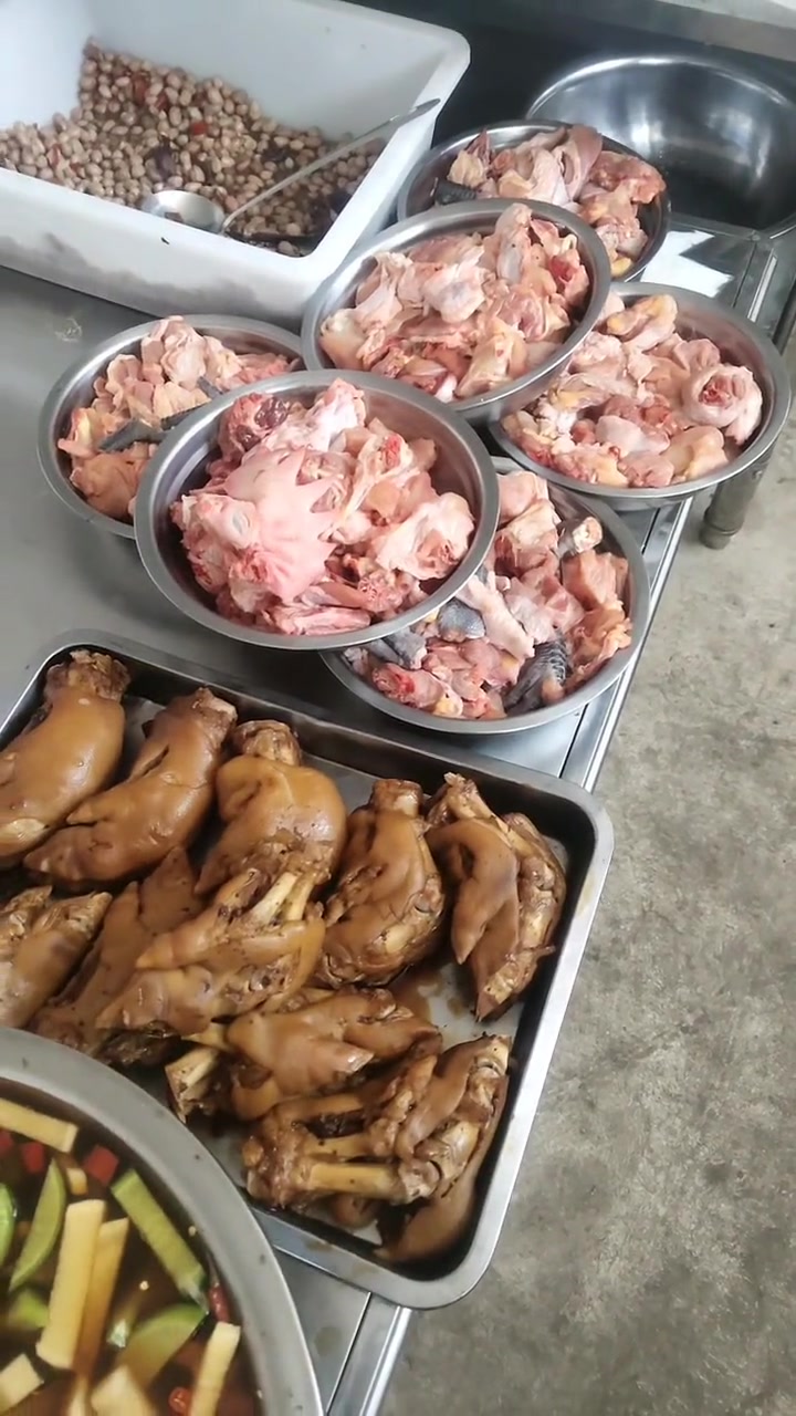 中午想吃大盘鸡,结果菜单全是乱搭的!