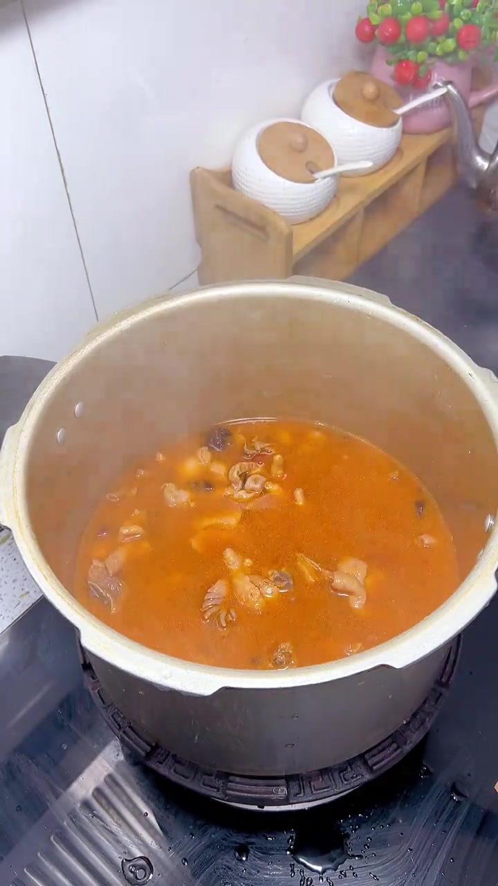 天冷在家做的家常菜：土豆炖土鸡火锅
