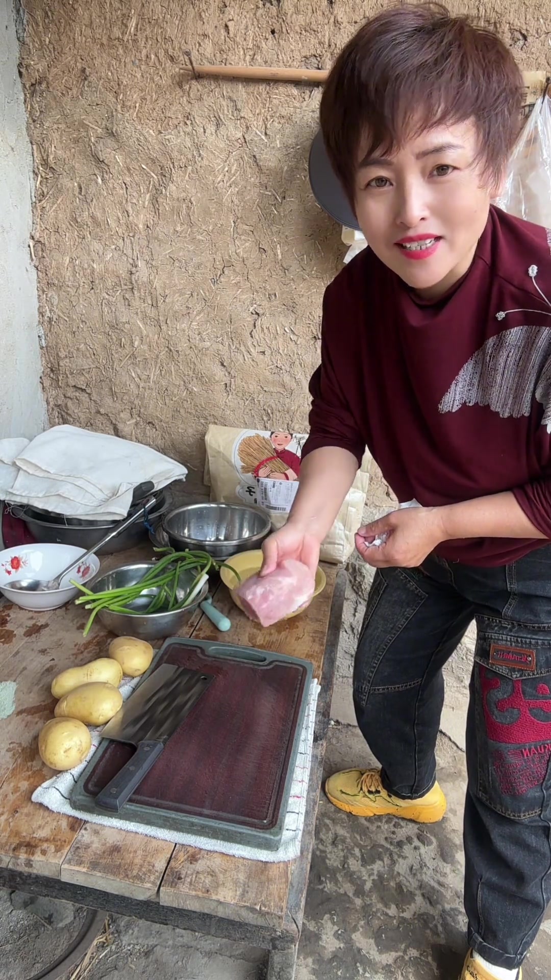 家常砂锅土豆炖里脊,家中有娘就是福