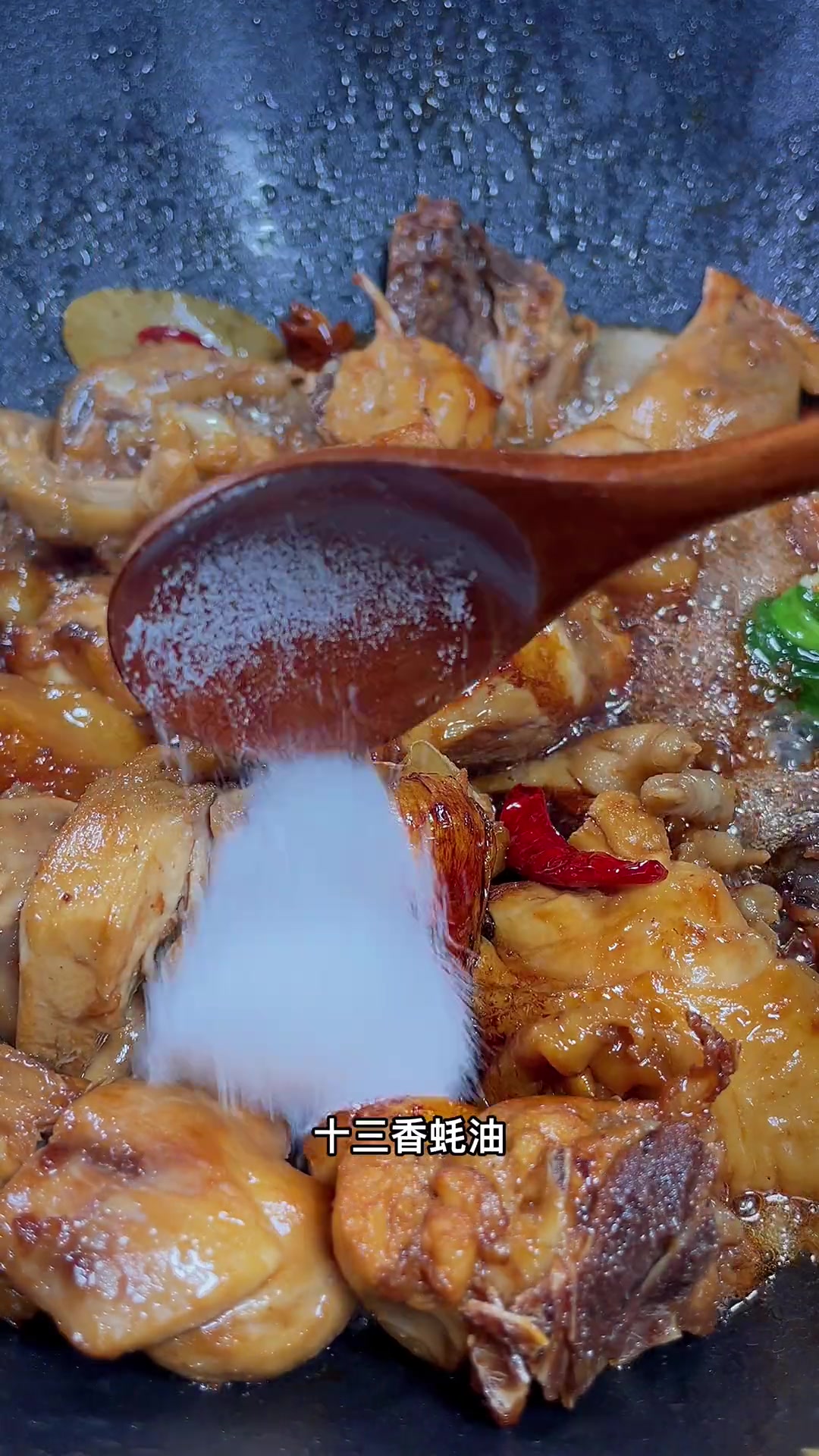 玉米面别熬粥了，铁锅炖贴饼子，全家都爱吃！