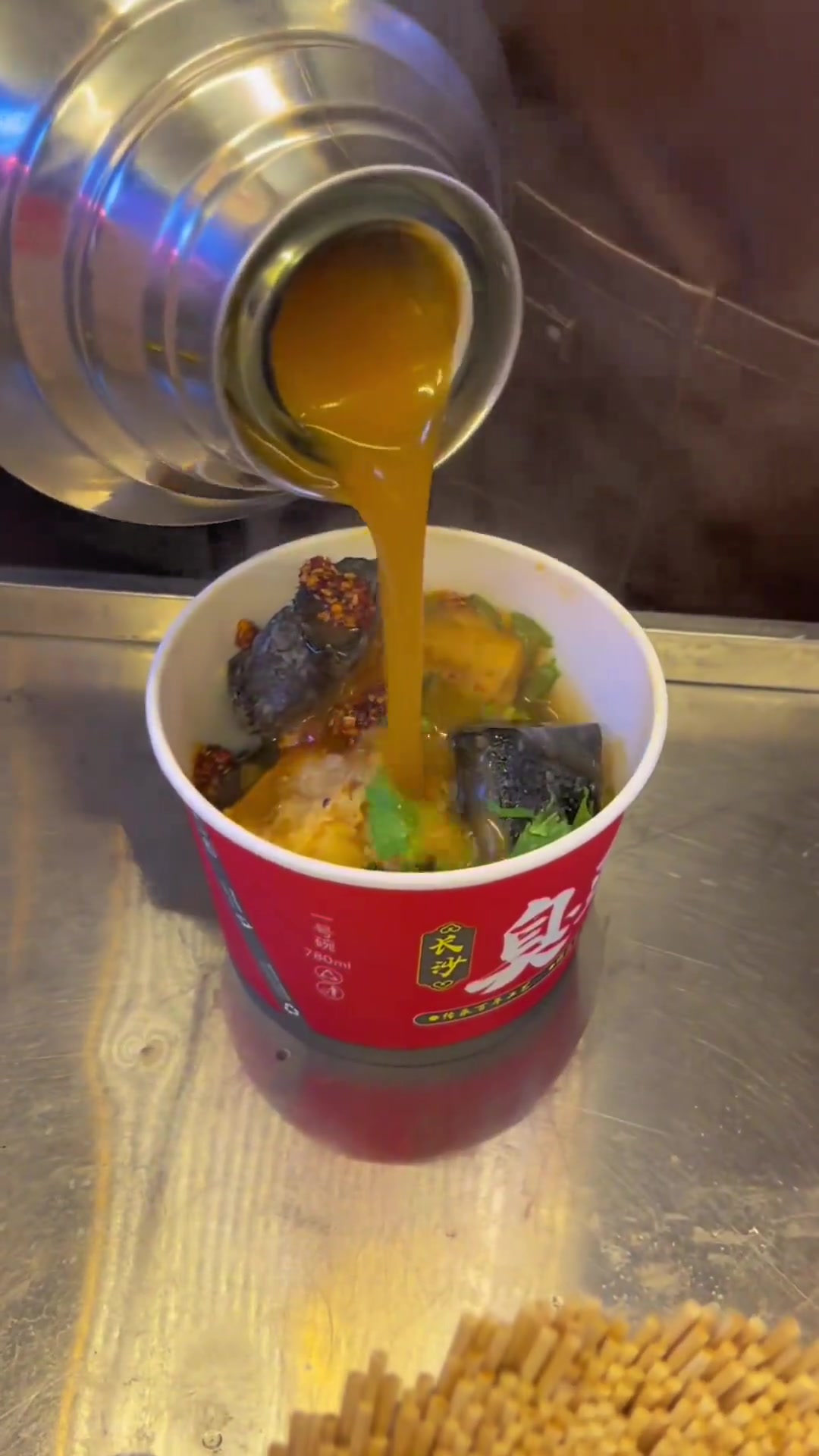 宝龙夜市街上最好吃的臭豆腐