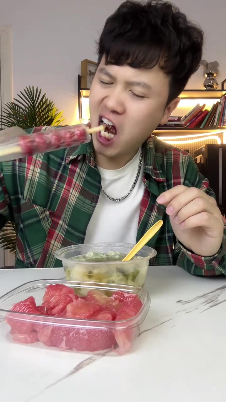 没想到他们三个薯片的数量差距这么大，你们平时喜欢吃哪个？