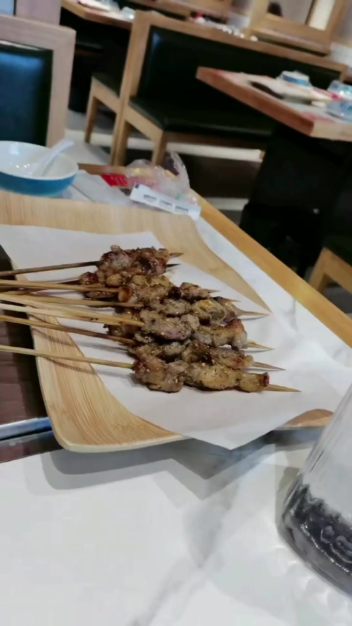 今天想吃串串,烤鸡头是我的最爱