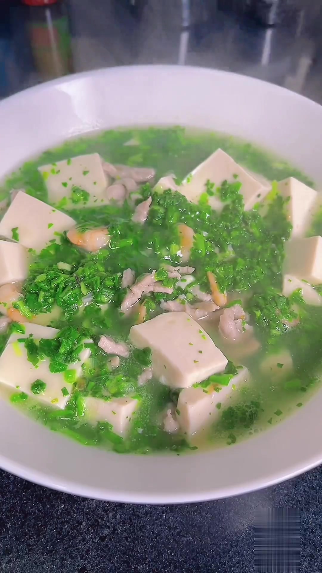 做道荠菜肉丝虾仁豆腐羹，消耗放了两天的豆腐