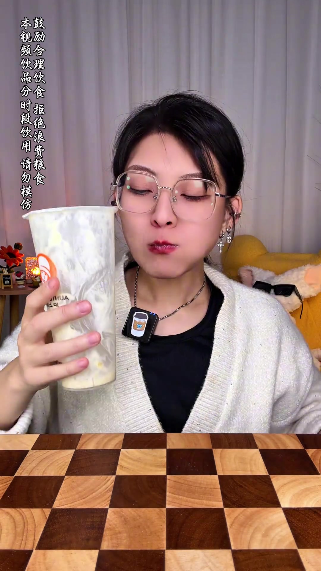 蛋糕奶茶 吃饱喝足，奶茶小料是奶盖加烤布蕾加芝士的味道喔～