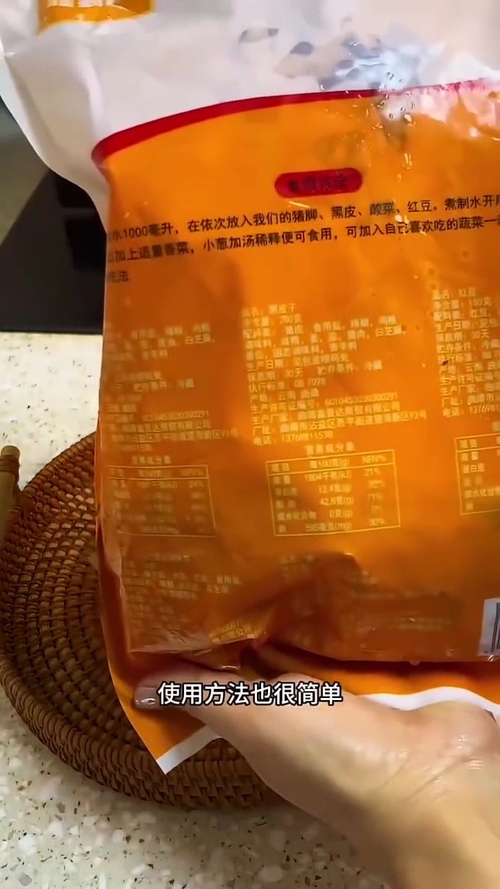 沸腾的云南酸菜火锅,唤醒舌尖的味蕾盛宴。酸辣鲜香交织,每一口都是山野的馈赠。精选助教套餐,