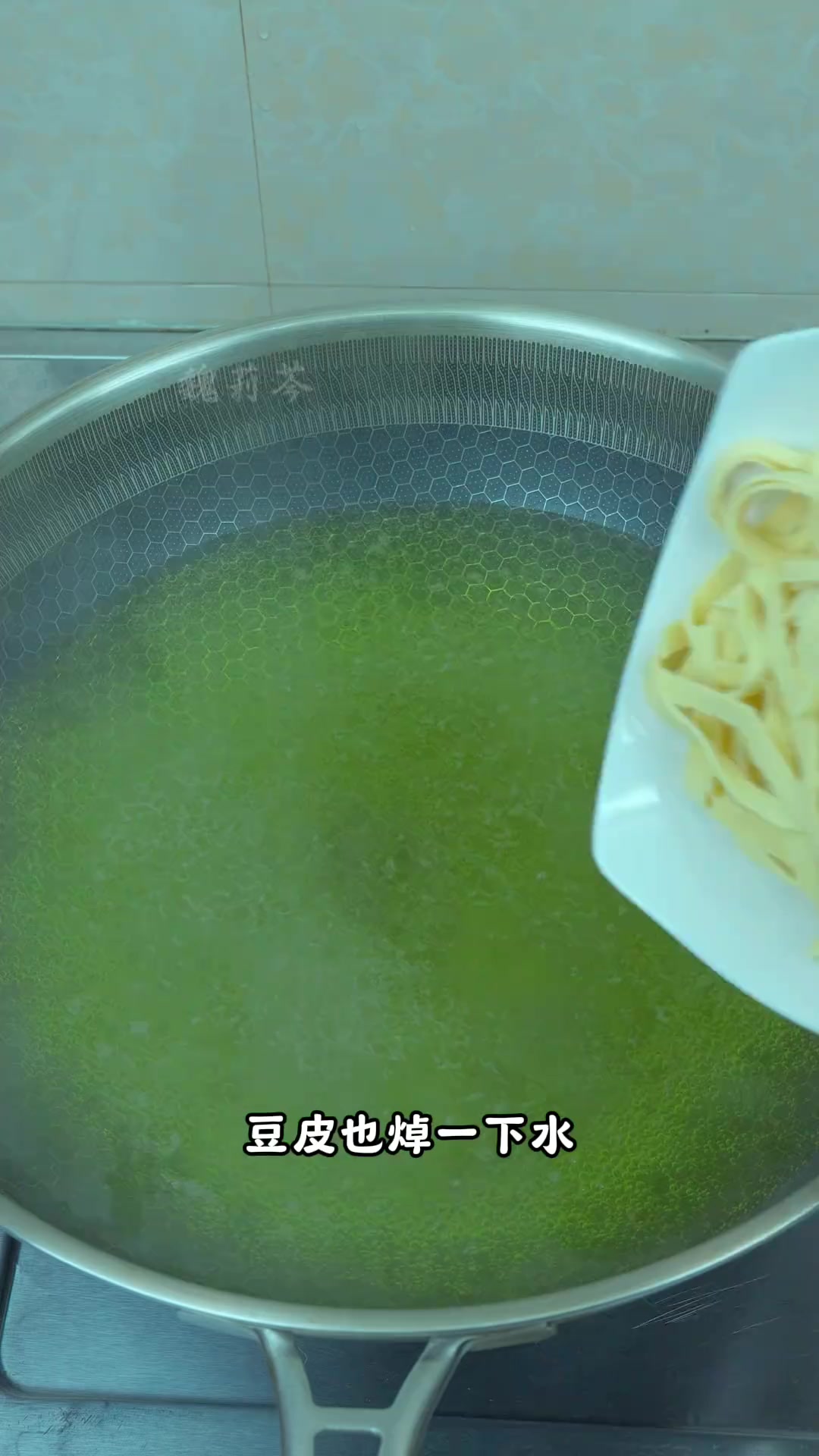 菠菜千张丝，春日适合吃的家常小炒，有益肝脏