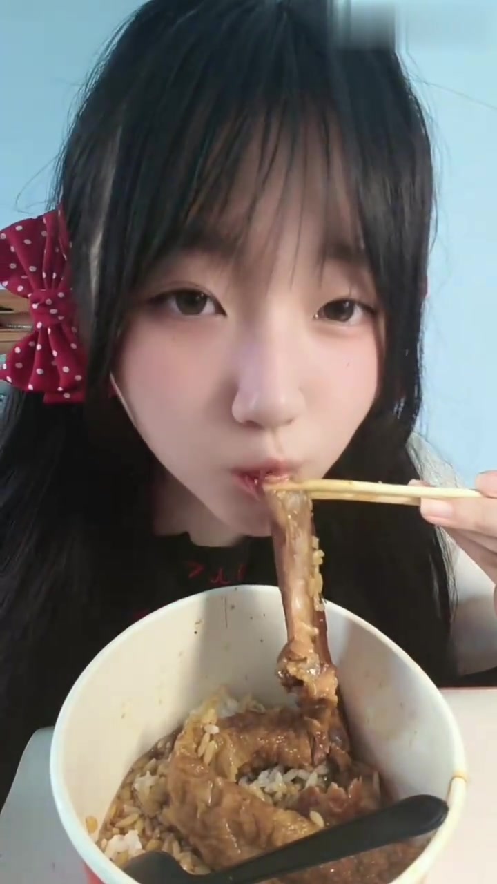 今天吃了把子肉配米饭