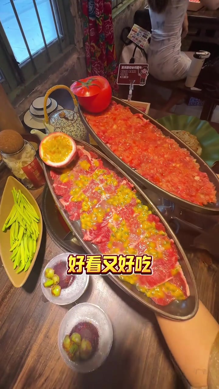 佛山火锅届标榜，从不缺美女和新鲜食材！