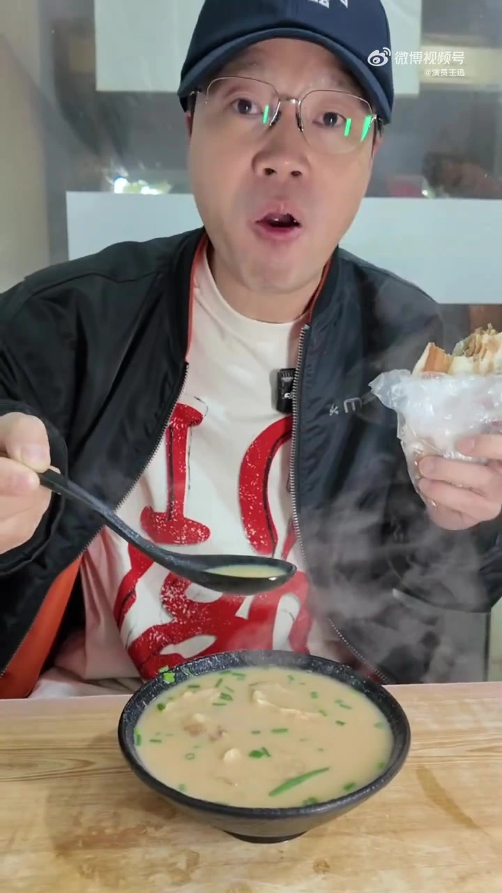 烧饼夹油条还是头一次吃,有点意思