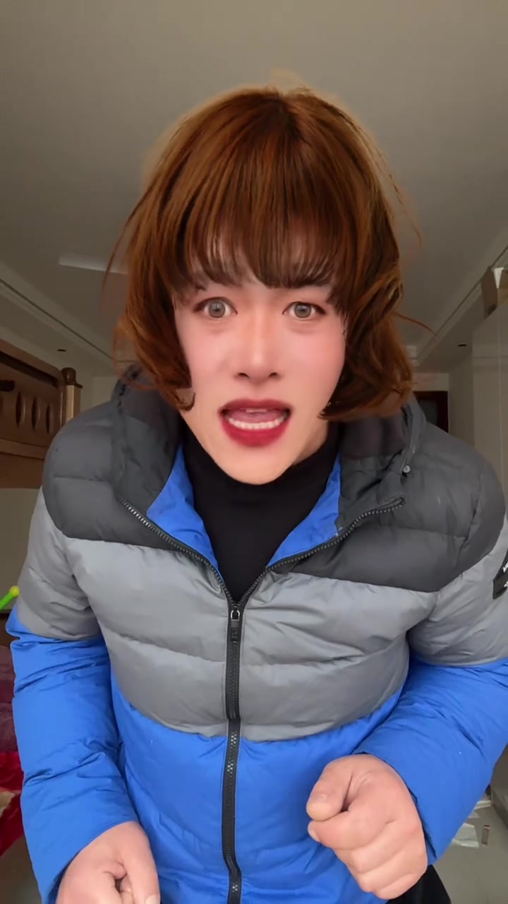 闻着香菇炖鸡香，吃的却是方便面！