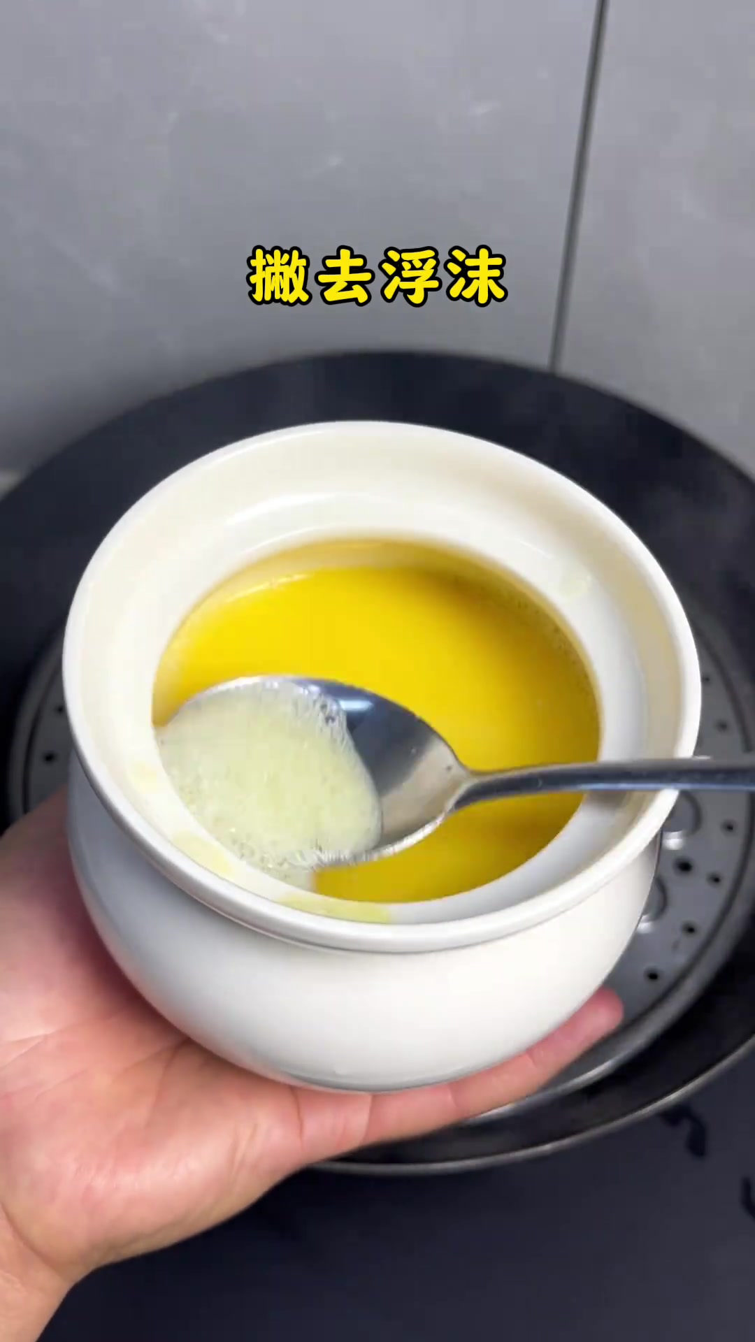 瓦罐炖鸡蛋羹嫩如布丁又丝滑，大人小孩都爱吃