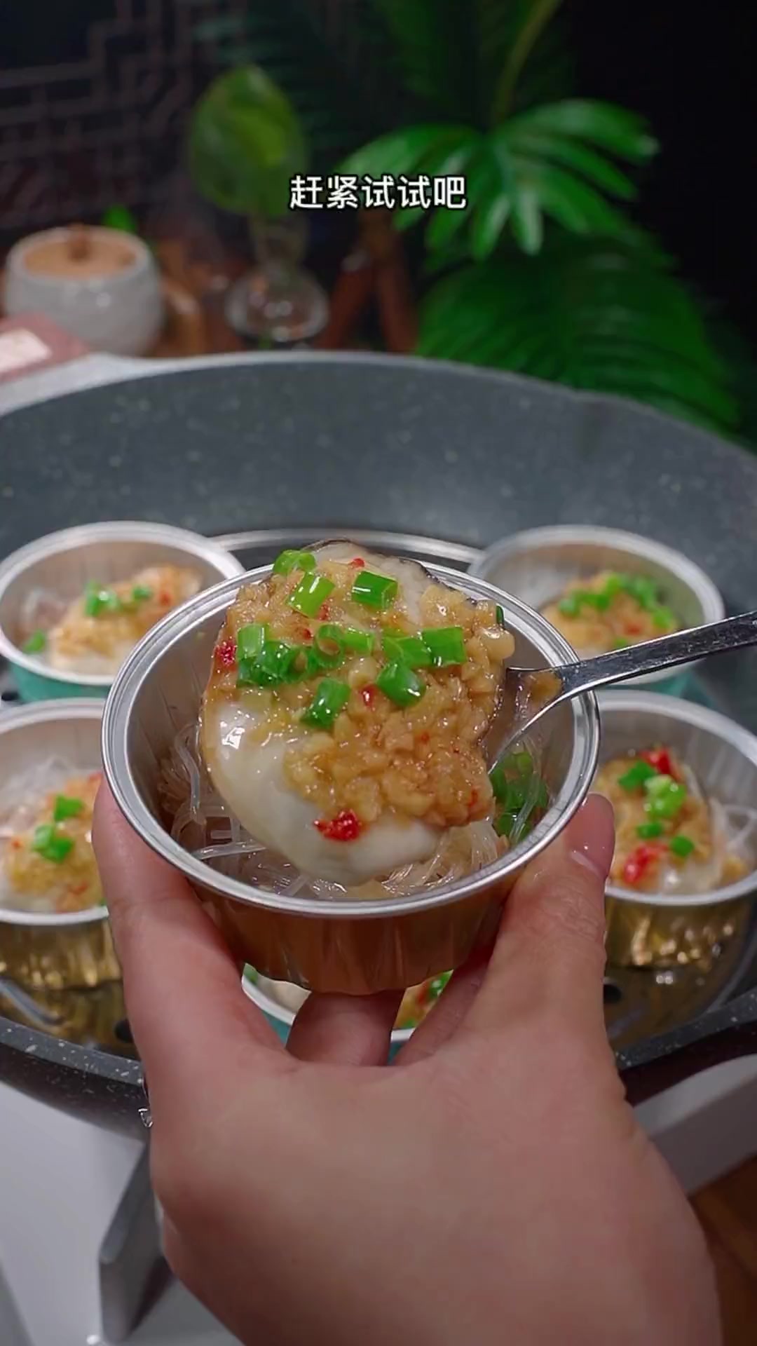 蒜蓉粉丝蒸生蚝简单做法，在家也能做出美味