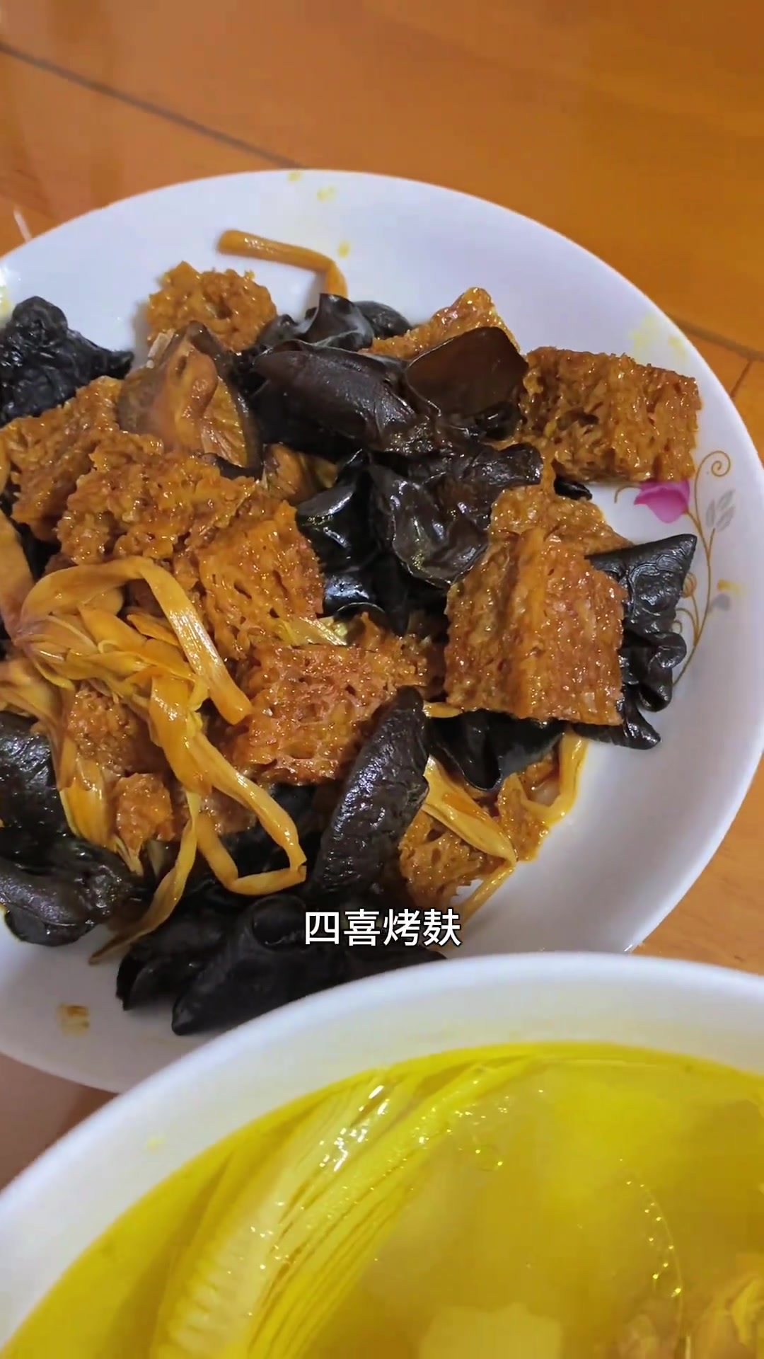 上海家常菜：脆皮乳鸽，竹笋老母鸡汤