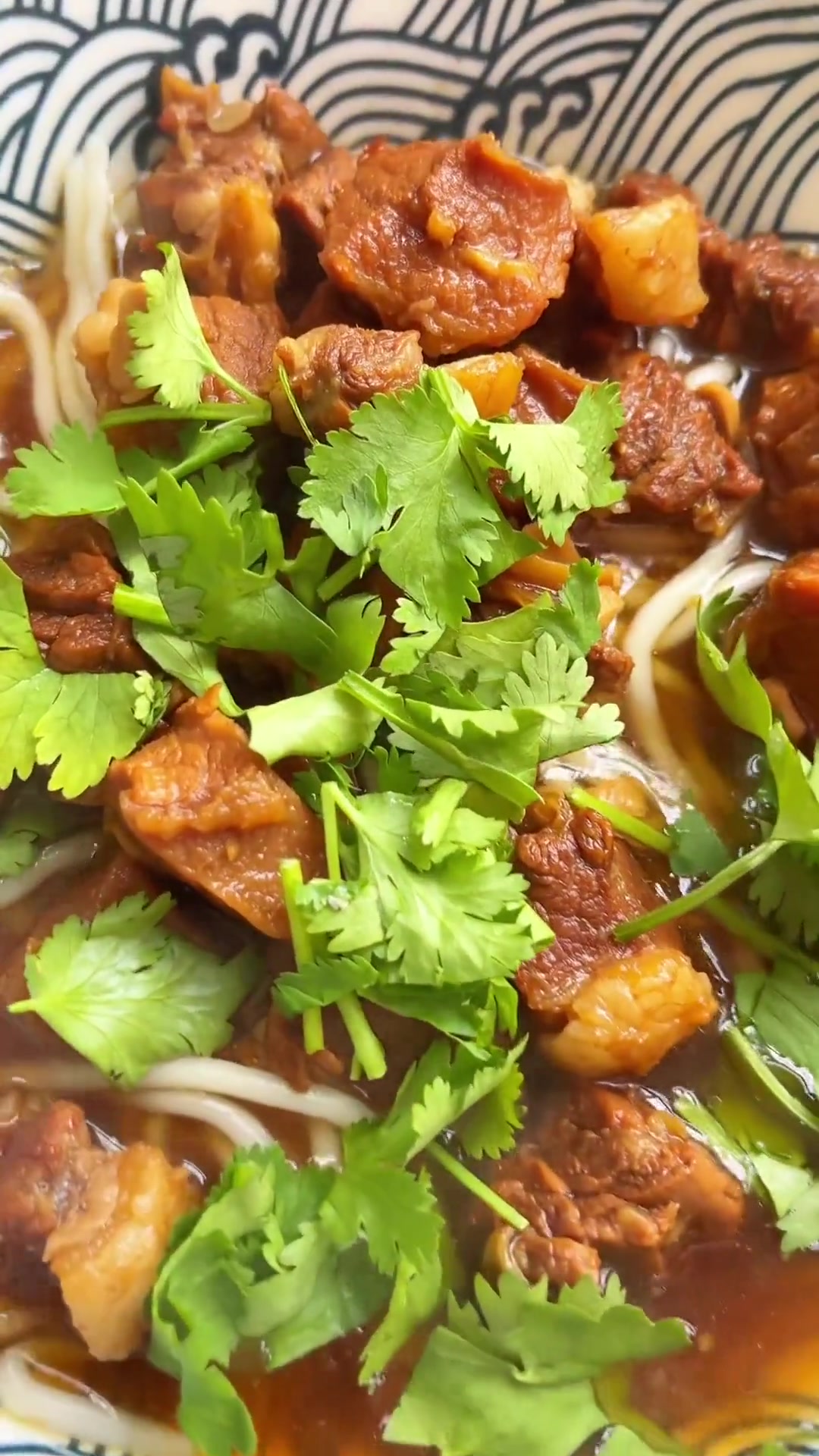 超简单红烧牛肉面，牛肉超多味道惊艳