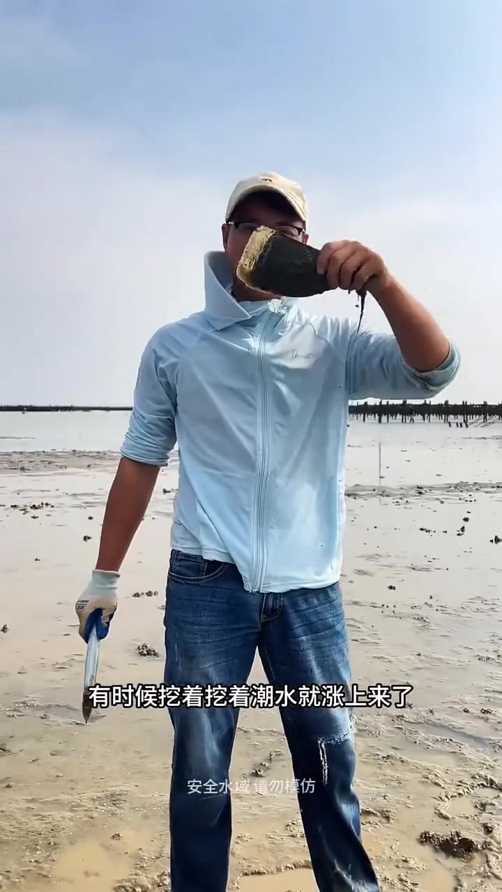 冬日适配海鲜砂锅粥 真实户外 赶海抓螃蟹 挖带子螺 海鲜砂锅粥