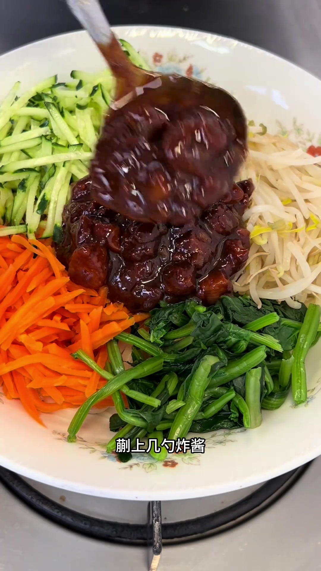 天津炸酱面，酱香浓郁，炸酱秘籍揭秘