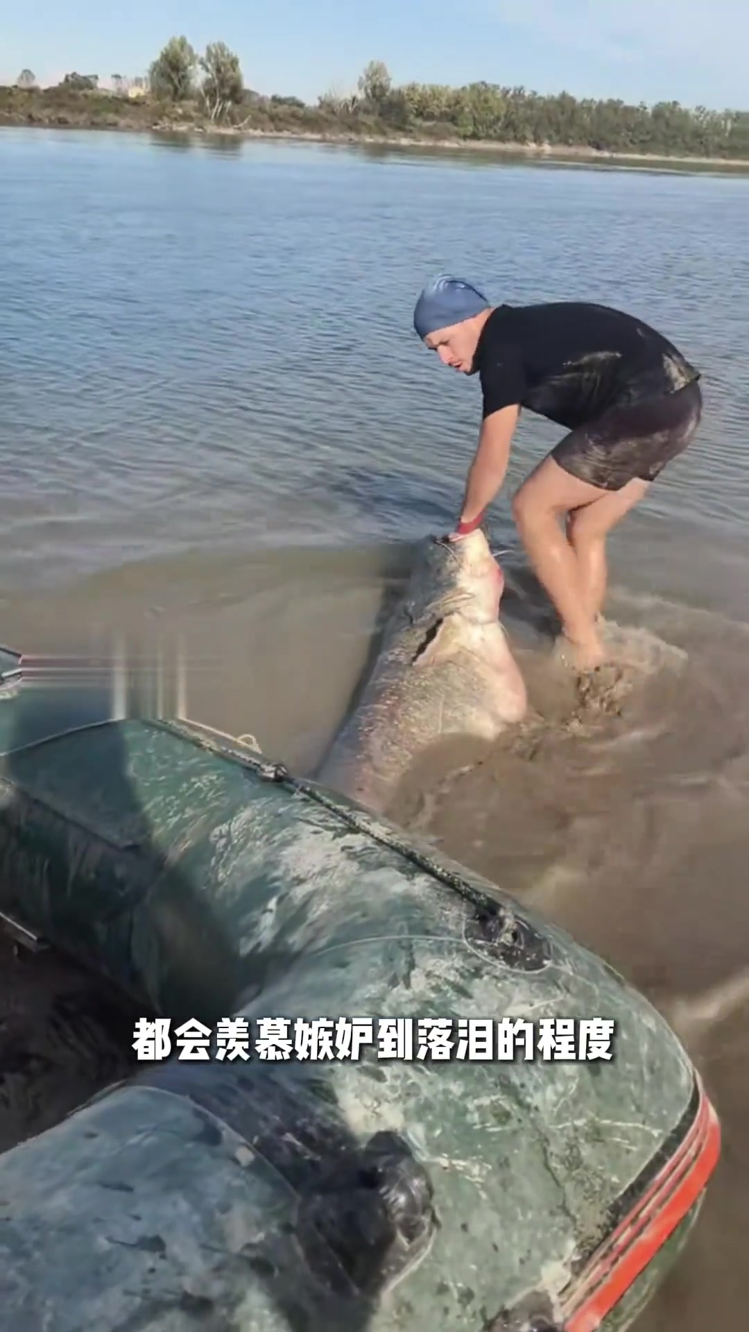 涨知识：巨型鲶鱼的大嘴能吞下小孩？