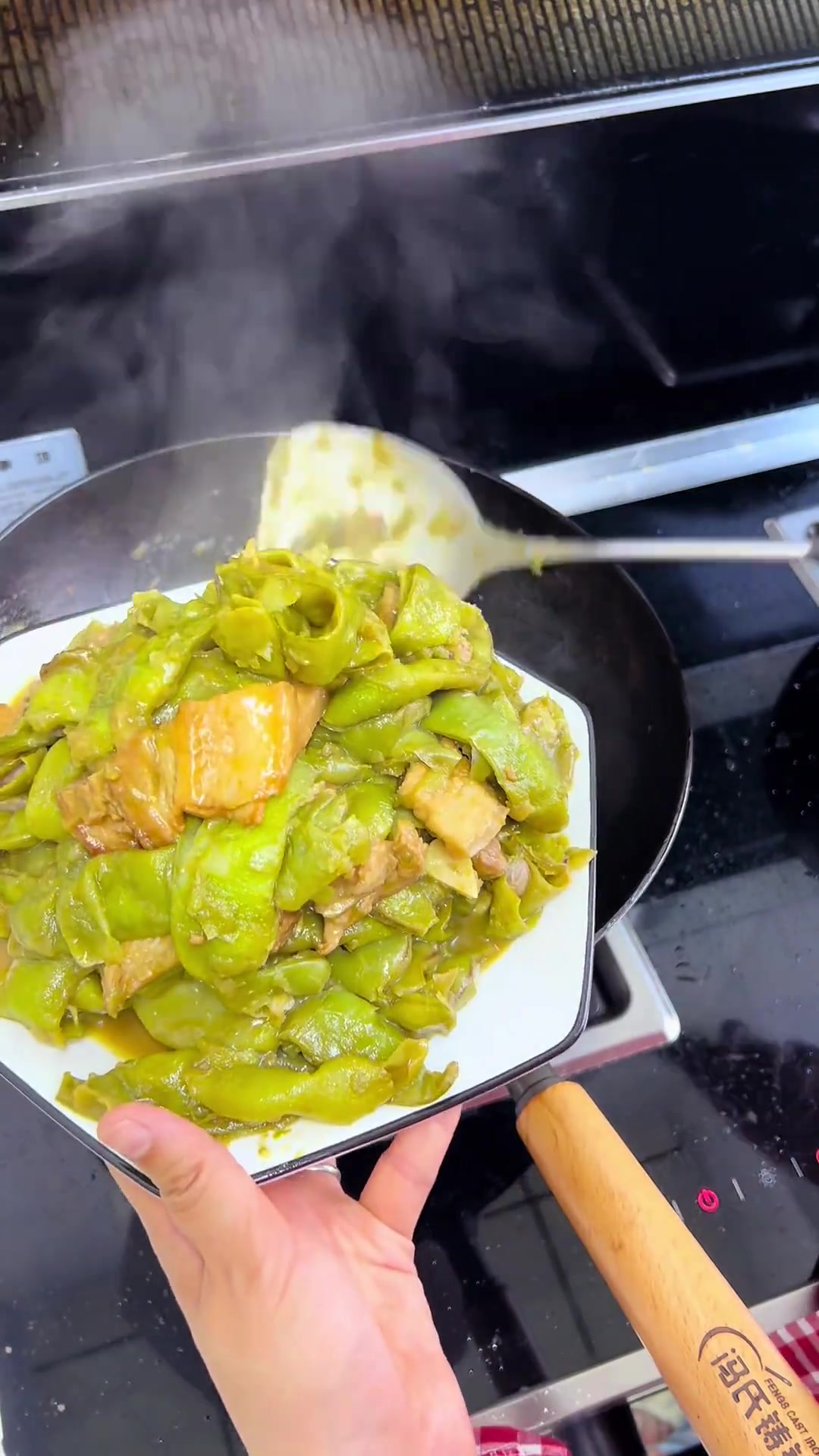 家常菜各有所爱：我爱白切牛肉生菜，家人爱炖菜西兰花