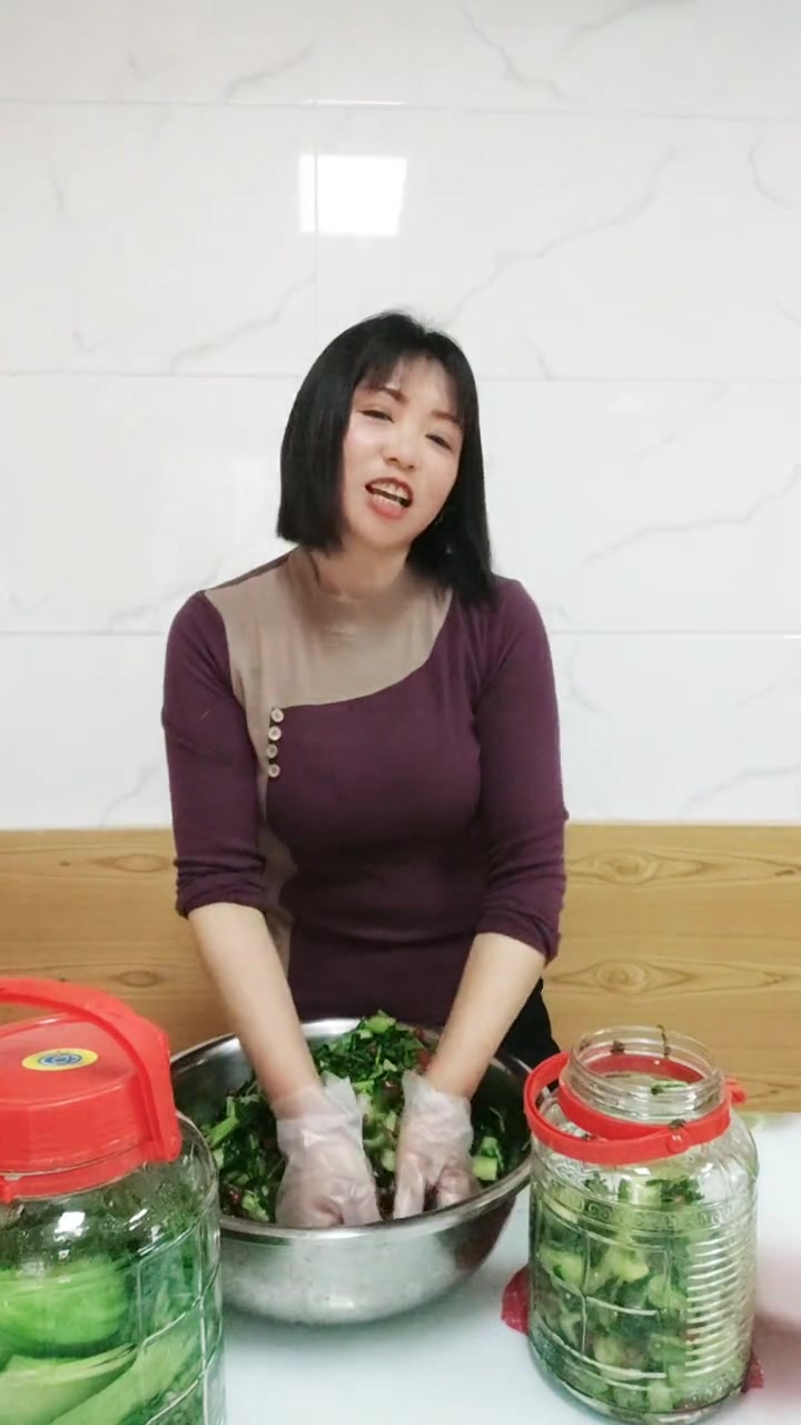 家常酸菜做法分享，第一次学做泡酸菜