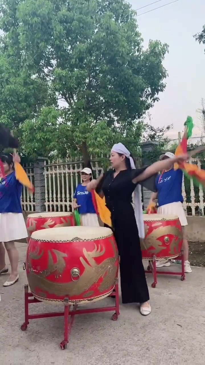 农村白喜事习俗！热热闹闹送葬！