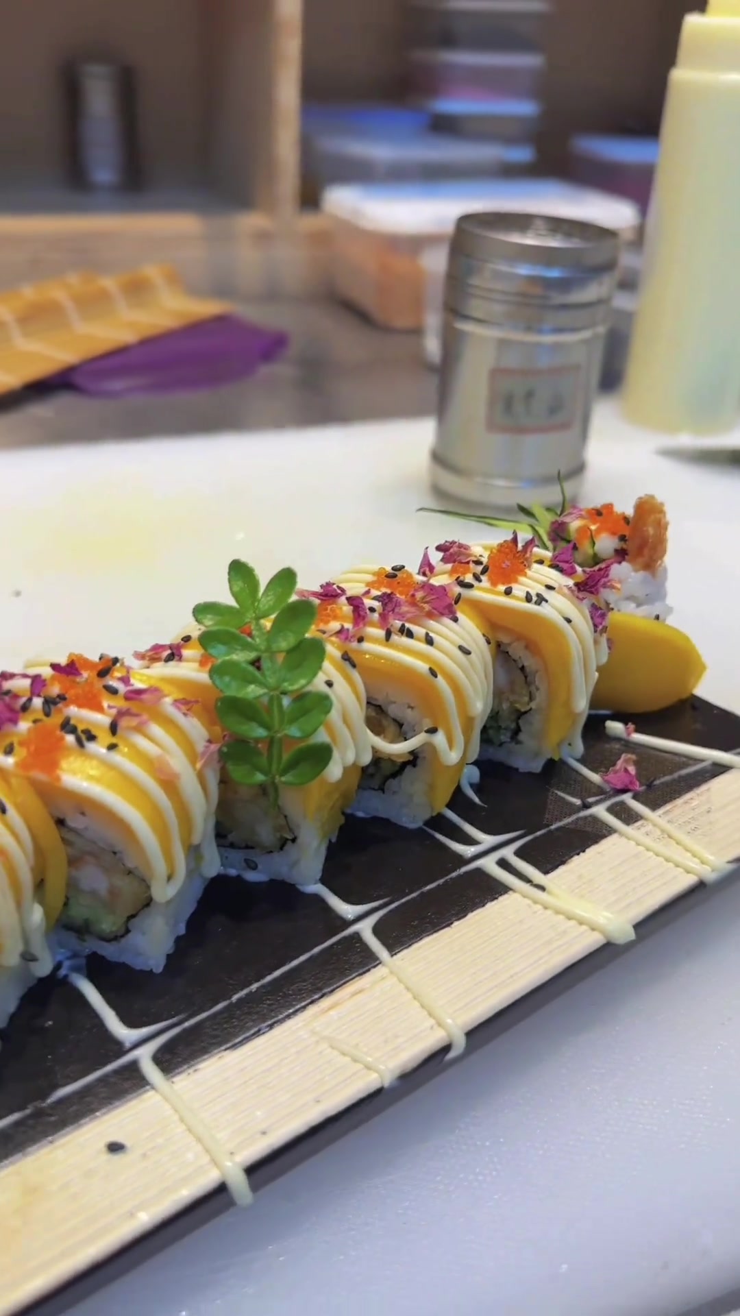 千烩寿司:芒果炸虾卷教程,简单美味