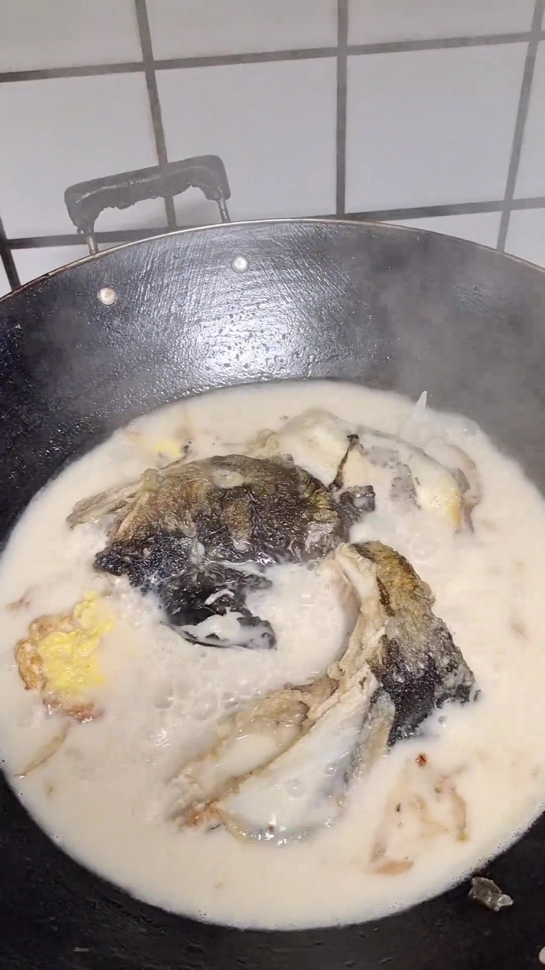 没买到豆腐,鱼头汤照样鲜浓!