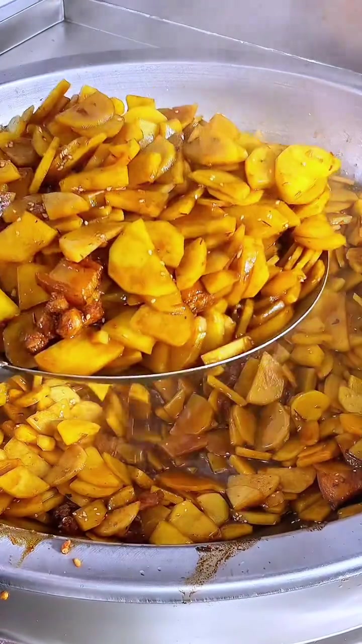 家常干锅土豆片，酱香浓郁超下饭！