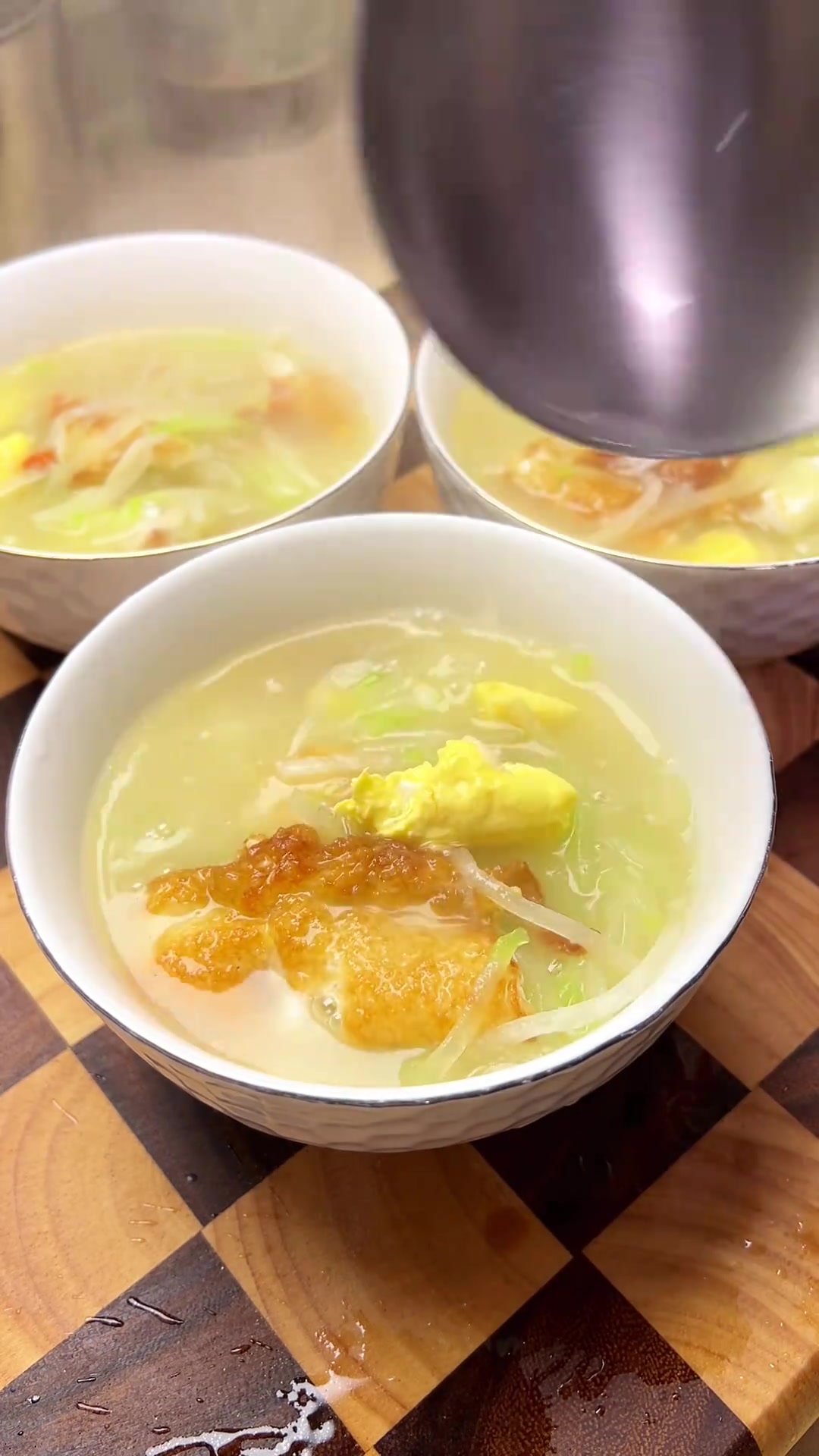 天冷做碗萝卜丝煎蛋汤，适合秋冬早餐喝！