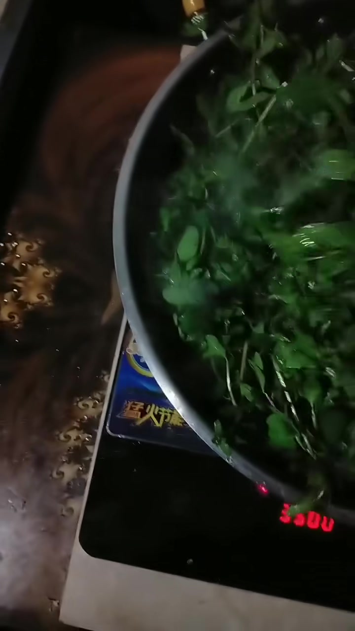 枸杞菜炒蛋，香就完了！