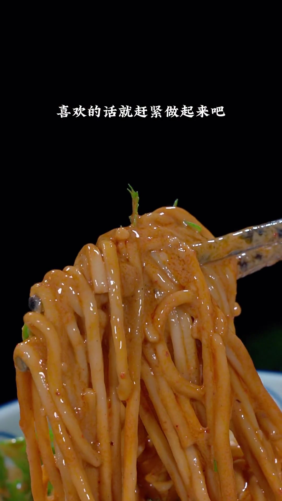麻酱拌面这样做超香，不吃辣可去青红椒