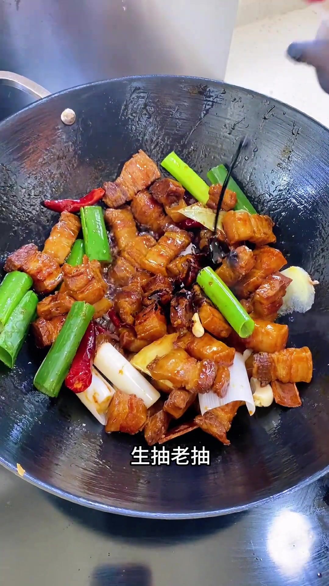 妈妈做的红烧肉软烂不腻，是米饭杀手