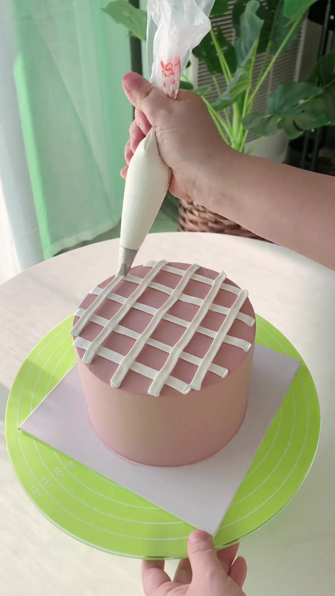 美乐蒂主题复古蛋糕，奶油霜手绘图案