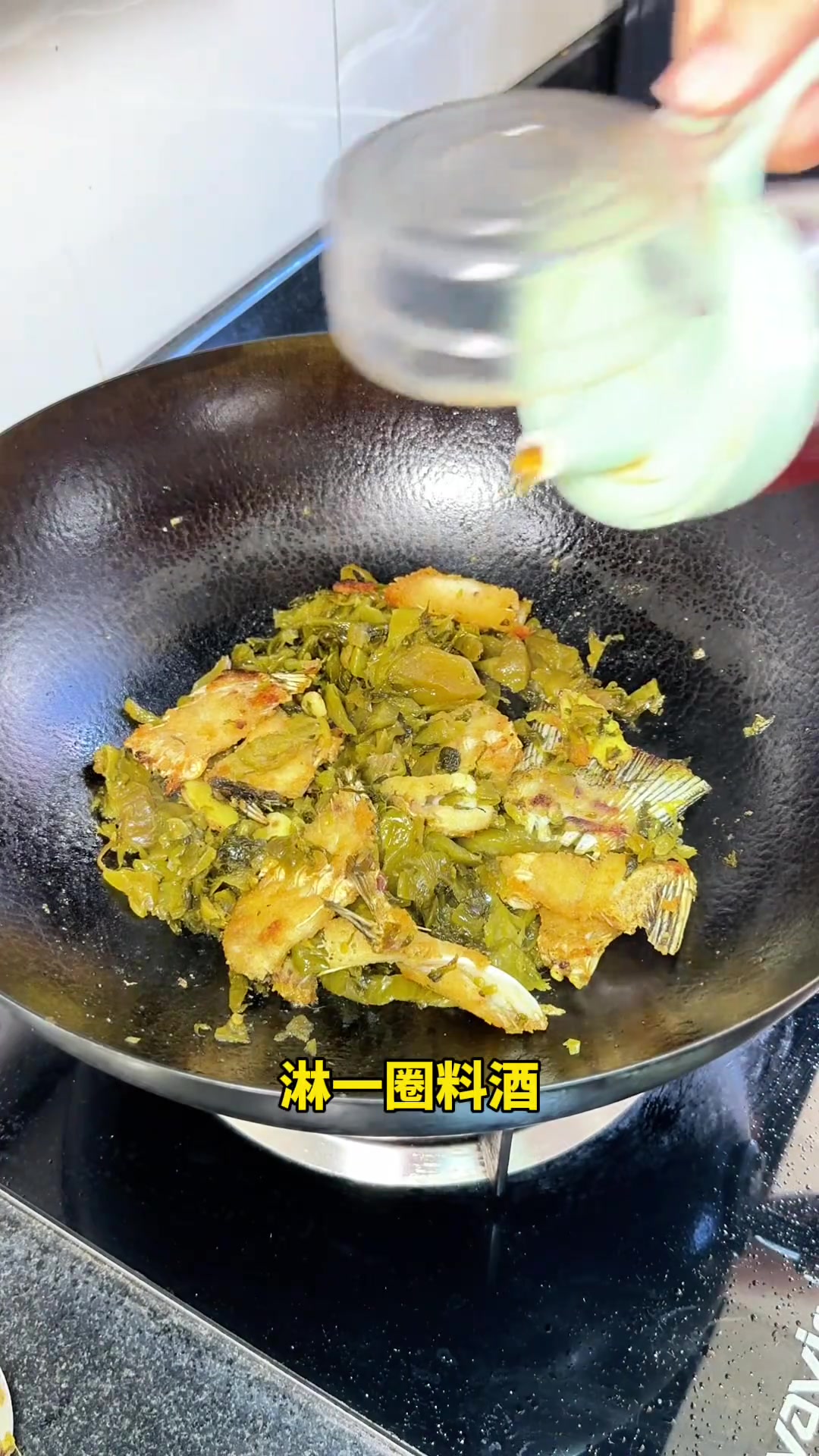 家常酸菜鱼酸爽开胃，鱼肉滑嫩汤汁下饭！