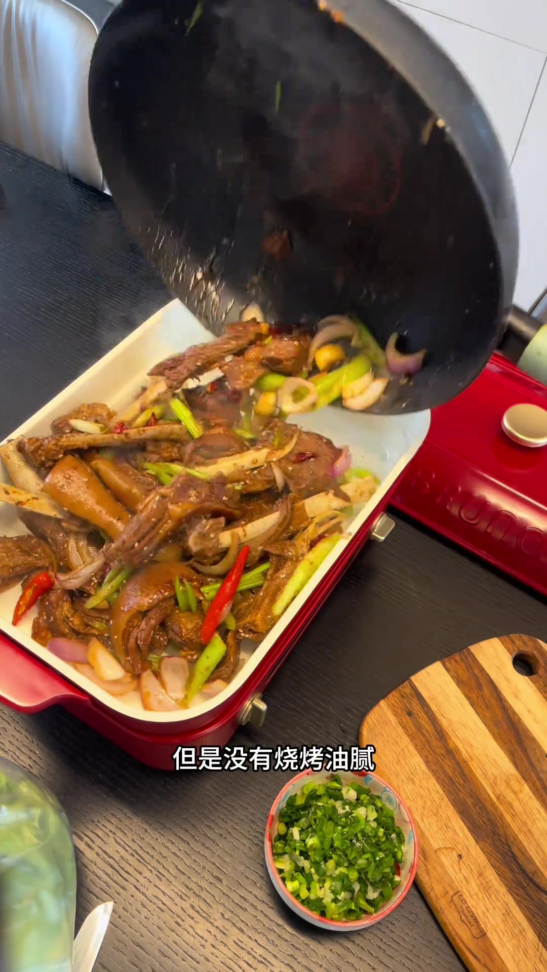 天冷适合吃羊肉,在家做孜然羊排火锅超简单